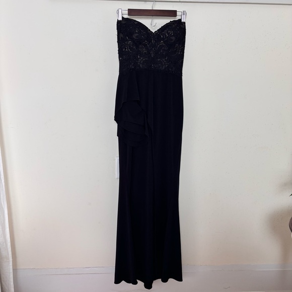 Badgley Mischka -Laced Sweetheart Gown 
4R - Picture 2 of 6